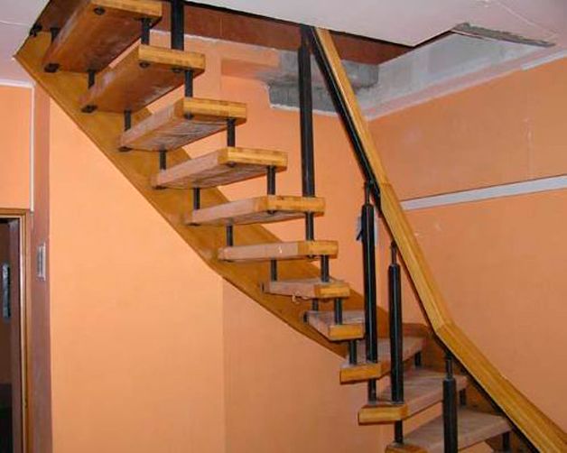 Винтовая лестница в подвал